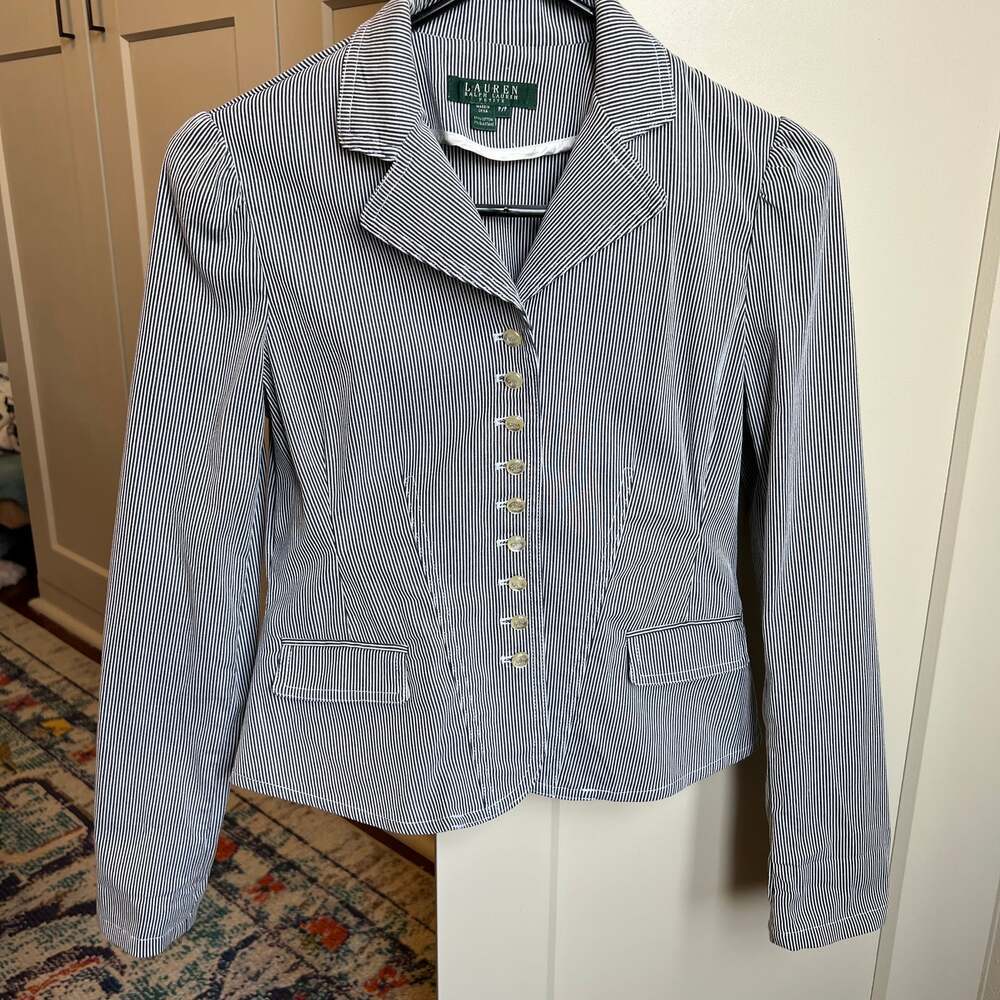 Lauren Ralph Lauren Petite Blue and White Striped Seersucker Blazer with Pearliz